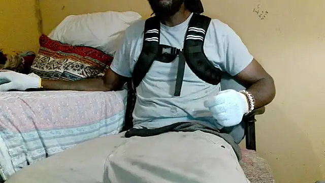 EYEzIAM online show from 05-23-26, 04:18