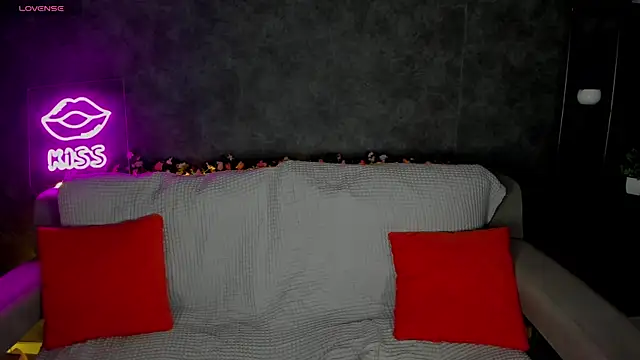 Snapshot of Agnes_Wells chatting on 04-13-26, 01:11 Agnes Wells online show from 04-13-26, 01:11