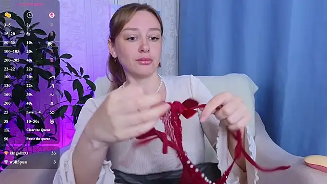 Snapshot of evashiny_ chatting on 06-19-26, 01:43 evashiny online show from 06-19-26, 01:43