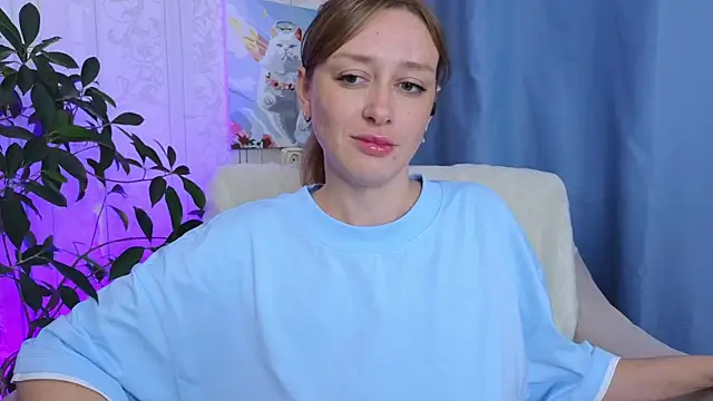 Snapshot of evashiny_ chatting on 06-24-26, 01:37 evashiny online show from 06-24-26, 01:37