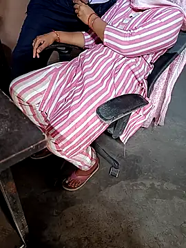 SIMRANSONU26 online show from 04-15-26, 07:48