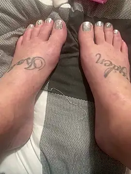 kmaddycakes1 online show from 02-26-26, 09:30