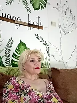 Snapshot of Catty_Lady chatting on 06-17-26, 06:31 Catty Lady online show from 06-17-26, 06:31