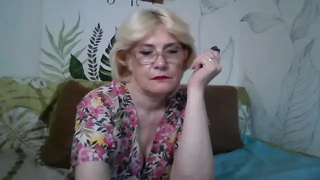 Snapshot of Catty_Lady chatting on 06-24-26, 04:39 Catty Lady online show from 06-24-26, 04:39
