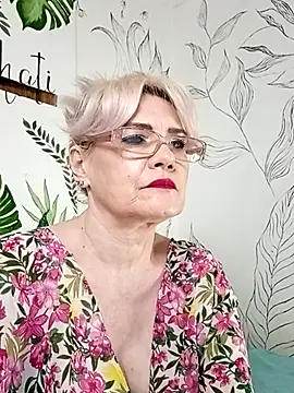 Snapshot of Catty_Lady chatting on 07-12-26, 06:32 Catty Lady online show from 07-12-26, 06:32