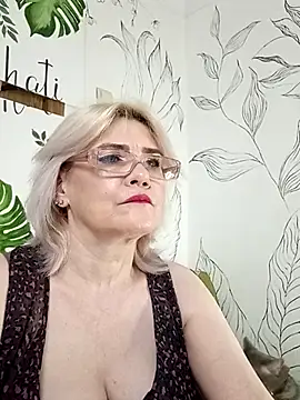 Snapshot of Catty_Lady chatting on 07-17-26, 07:52 Catty Lady online show from 07-17-26, 07:52