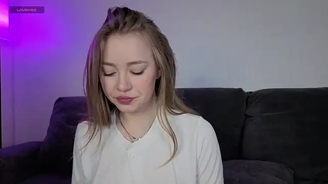 Snapshot of Anna_mileer chatting on 04-07-26, 06:19 Anna mileer online show from 04-07-26, 06:19