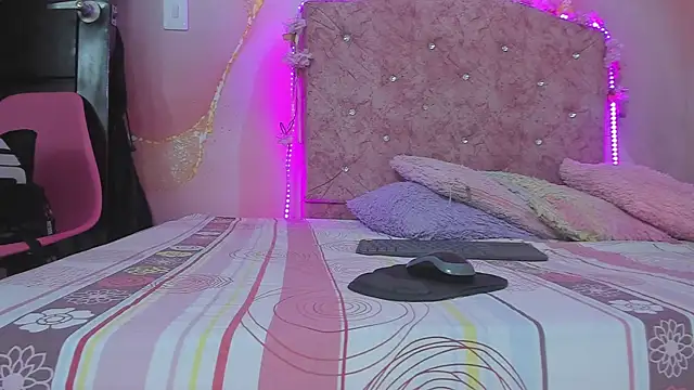 violet taylor  online show from 01-12-26, 02:17