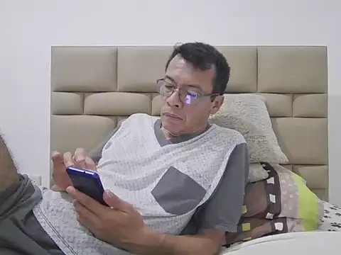 skinnylatino51 online show from 04-07-26, 12:55