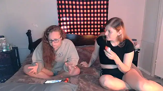 XxMidnightMysteryxX online show from 11-13-25, 04:06