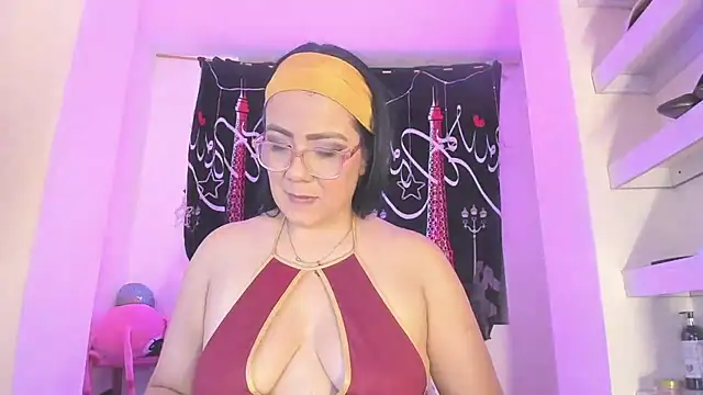 Snapshot of AlicePipper chatting on 07-18-26, 06:17 AlicePipper online show from 07-18-26, 06:17