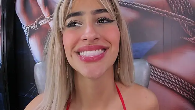 Snapshot of miss___taylor chatting on 02-18-26, 02:18 miss taylor online show from 02-18-26, 02:18