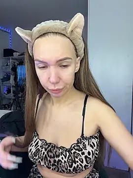 Snapshot of AlysonHuxley_ chatting on 02-18-26, 04:08 AlysonHuxley online show from 02-18-26, 04:08