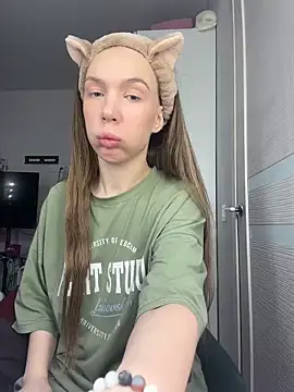 Snapshot of AlysonHuxley_ chatting on 02-23-26, 01:58 AlysonHuxley online show from 02-23-26, 01:58