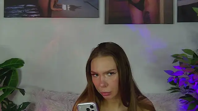 Snapshot of AlysonHuxley_ chatting on 03-06-26, 06:26 AlysonHuxley online show from 03-06-26, 06:26