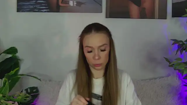 Snapshot of AlysonHuxley_ chatting on 04-06-26, 07:15 AlysonHuxley online show from 04-06-26, 07:15