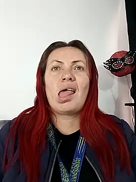 carolinhe  online show from 09-29-25, 07:30