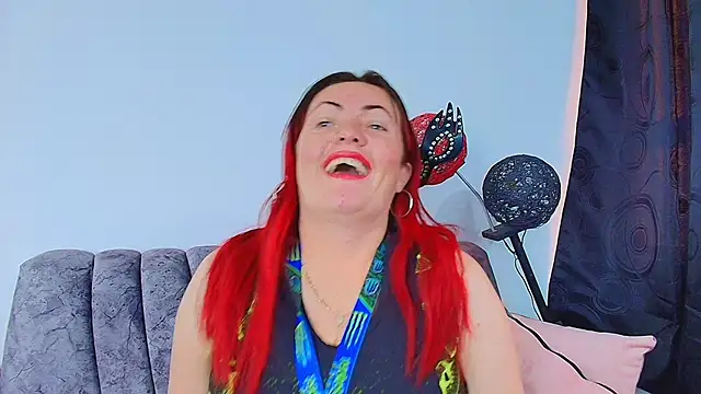 carolinhe  online show from 10-10-25, 09:03