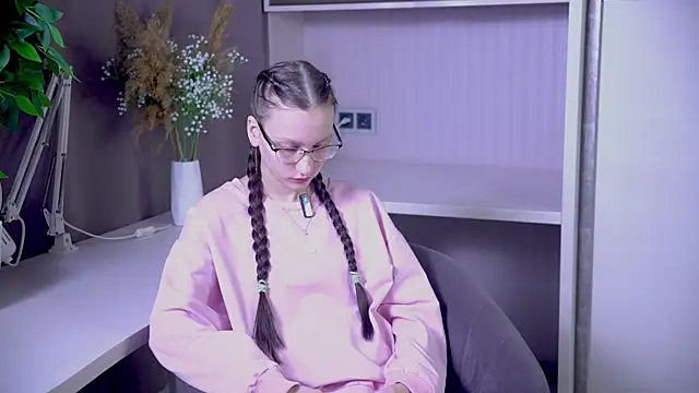 AnnisGelI online show from 11-29-25, 10:07