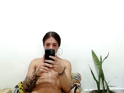 saara johnson496 online show from 10-22-25, 12:05