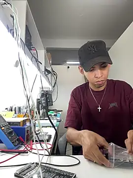 Oqui online show from 05-19-26, 06:25