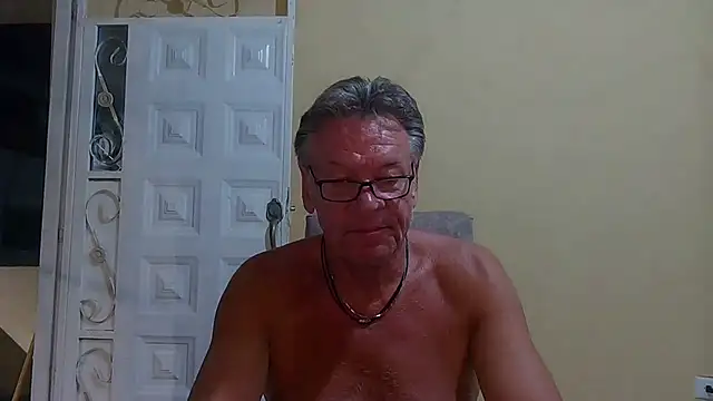 Snapshot of Unique_X_perience chatting on 03-18-26, 12:58 Unique X perience online show from 03-18-26, 12:58