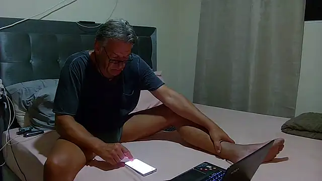 Snapshot of Unique_X_perience chatting on 04-14-26, 03:56 Unique X perience online show from 04-14-26, 03:56