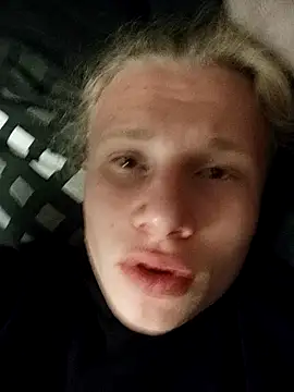 Snapshot of Monsterboy18 chatting on 09-24-25, 10:35 Monsterboy18 online show from 09-24-25, 10:35