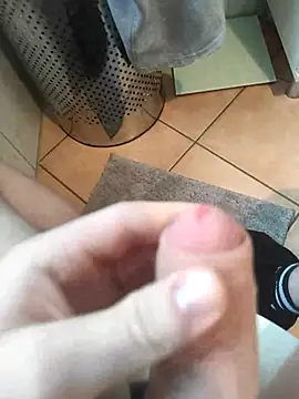 Snapshot of Monsterboy18 chatting on 10-19-25, 02:40 Monsterboy18 online show from 10-19-25, 02:40