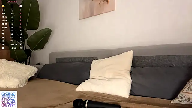 Snapshot of PetulaGunton chatting on 03-27-26, 06:29 PetulaGunton online show from 03-27-26, 06:29