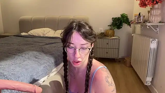 Kelly Berry   online show from 06-25-26, 06:23