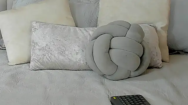 Snapshot of SamayRyann chatting on 07-07-26, 01:59 SamayRyann online show from 07-07-26, 01:59