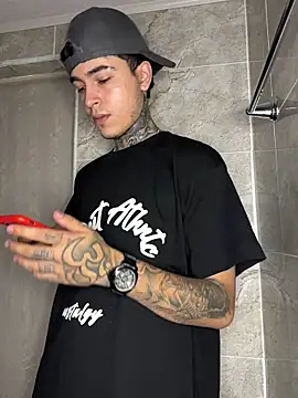 Snapshot of samm4044 chatting on 10-24-25, 03:36 samm4044 online show from 10-24-25, 03:36