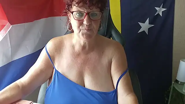 Snapshot of -Curvy- chatting on 06-22-26, 09:06 -Curvy- online show from 06-22-26, 09:06