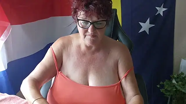 Snapshot of -Curvy- chatting on 06-23-26, 08:45 -Curvy- online show from 06-23-26, 08:45