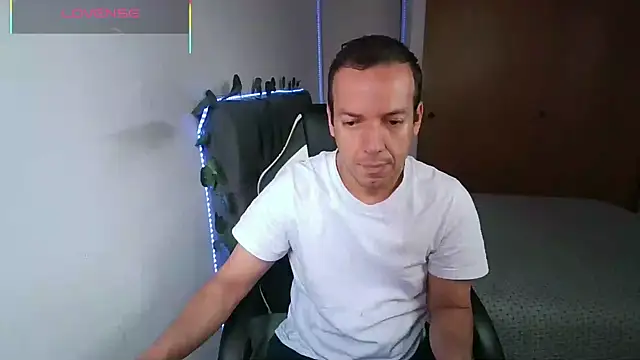 Snapshot of Cerso1 chatting on 05-30-26, 12:57 Cerso1 online show from 05-30-26, 12:57