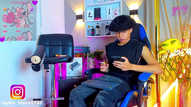  taylor black online show from 08-06-26, 10:33