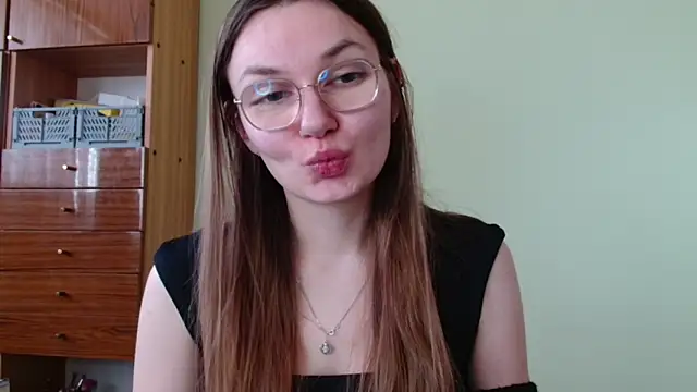 LooveELLYx online show from 02-27-26, 07:52