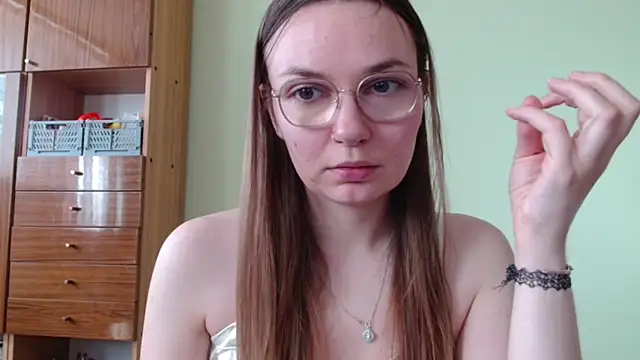 LooveELLYx online show from 05-12-26, 01:52