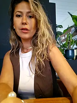 Snapshot of CelynaRoss chatting on 07-17-26, 07:19 CelynaRoss online show from 07-17-26, 07:19