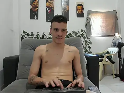 Snapshot of Latins_Boss chatting on 07-07-26, 05:06 Latins Boss online show from 07-07-26, 05:06