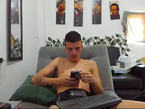Snapshot of Latins_Boss chatting on 07-10-26, 05:48 Latins Boss online show from 07-10-26, 05:48