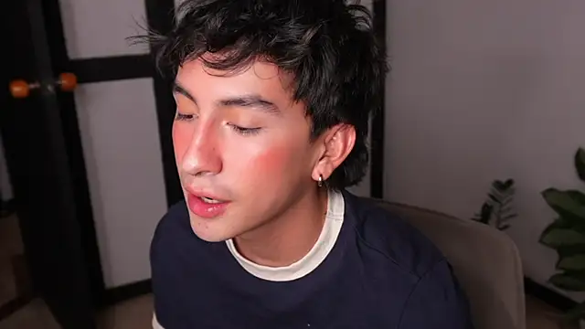 sweettaaron01 online show from 06-13-26, 11:35