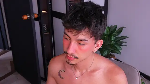 sweettaaron01 online show from 07-19-26, 07:39