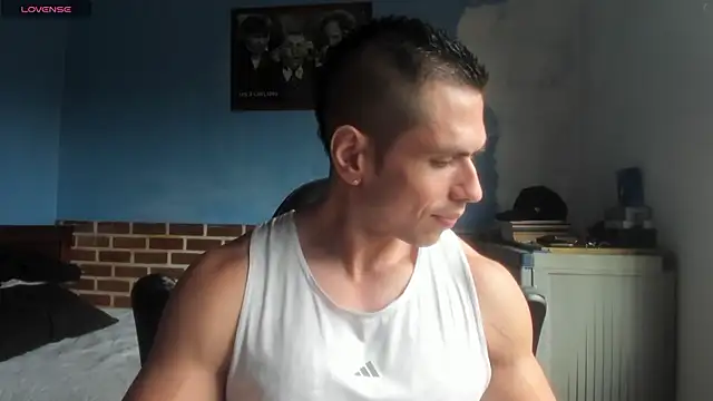 Snapshot of justinkarter chatting on 06-05-26, 05:18 justinkarter online show from 06-05-26, 05:18