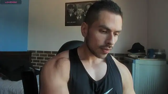 Snapshot of justinkarter chatting on 07-14-26, 04:23 justinkarter online show from 07-14-26, 04:23