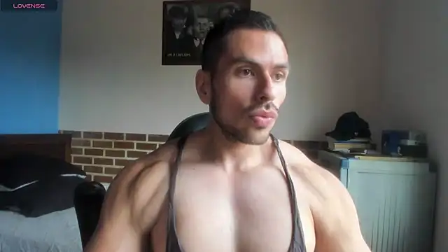 Snapshot of justinkarter chatting on 07-17-26, 04:01 justinkarter online show from 07-17-26, 04:01