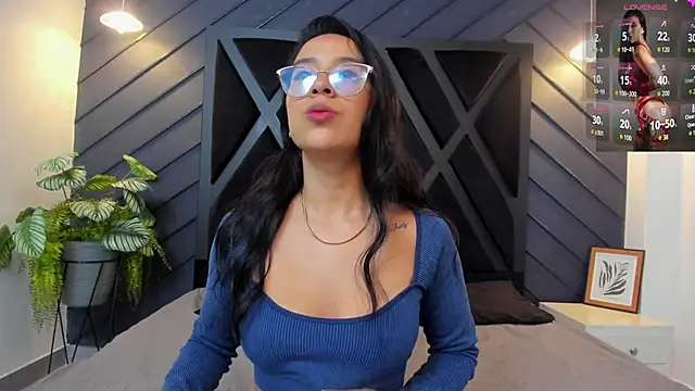 zoe martins  online show from 10-13-25, 05:35