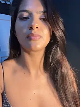 chicachocolate01 online show from 02-02-26, 04:11