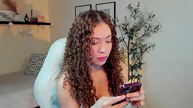 isabella-garcia- online show from 04-04-26, 06:49